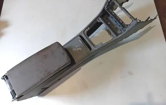 Volkswagen PASSAT B6 Center console 3C1863243B