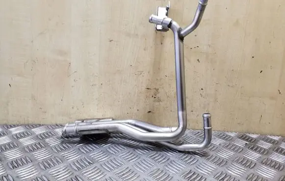 Engine coolant pipe/hose