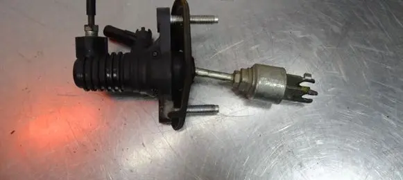 Toyota RAV 4 (XA30) Clutch slave cylinder 