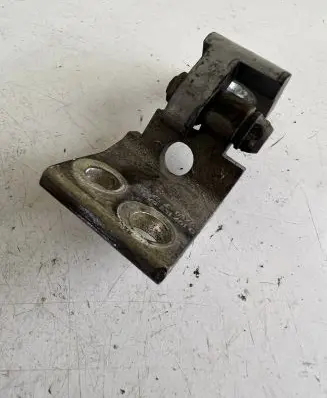 Skoda Fabia Mk1 (6Y) Front door upper hinge 6Y01831401C