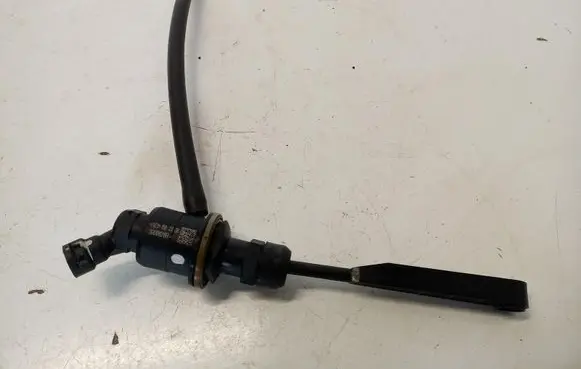 Renault Master III Clutch slave cylinder 306106218R