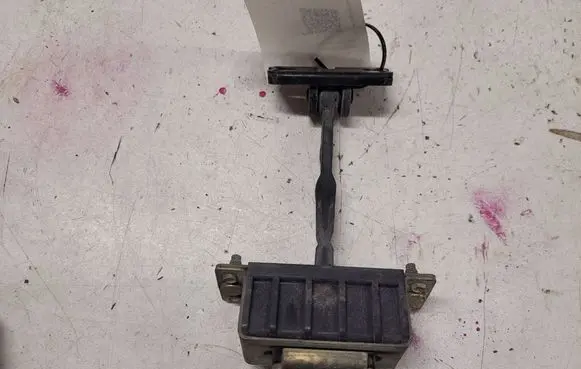 Mercedes-Benz E W211 Rear door check strap stopper