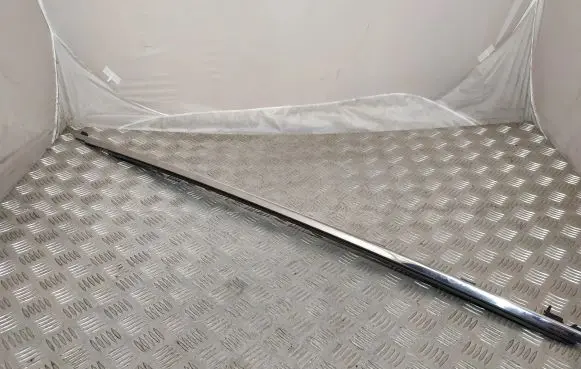 Ford Mustang VI Door glass trim FR3B632145273B