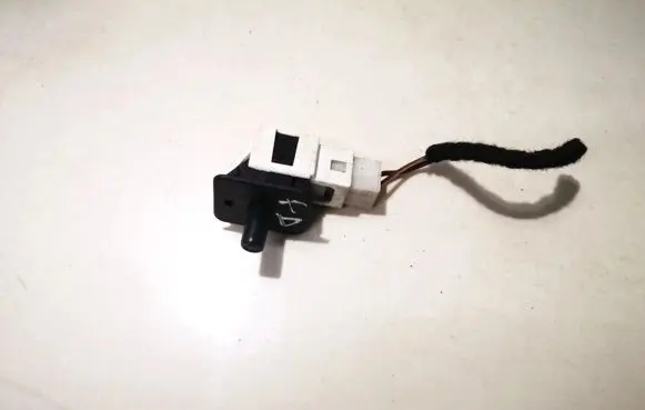Mercedes-Benz E W211 Front door sensor coupe 2028209410