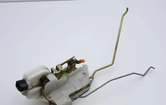 Mitsubishi Pajero Front door lock 