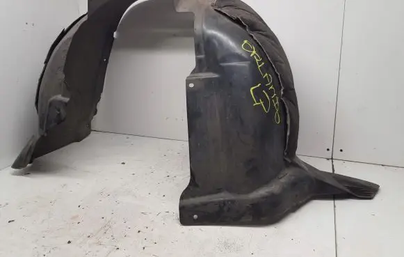 Front wheel arch liner splash guards
