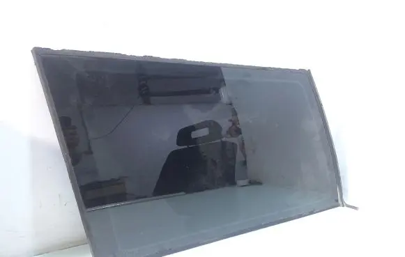 Volkswagen Golf IV Rear side window AS2