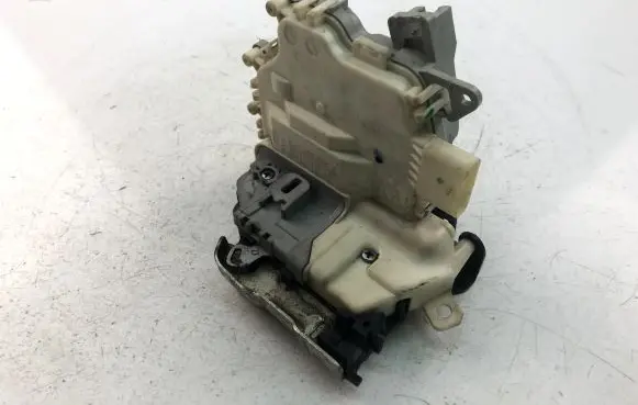 Audi TT TTS Mk2 Rear door lock 8J1837016C