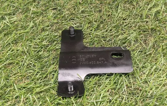 Bentley Flying Spur Intercooler pipe mounting bracket 3W0422847A
