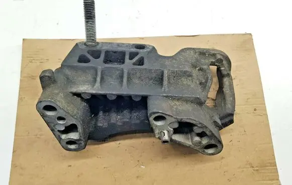 Ford Focus Engine mounting bracket 3M516030