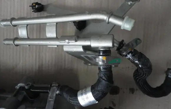 Engine coolant pipe/hose