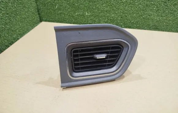 Renault Master III Dashboard air vent grill cover trim 687517173R