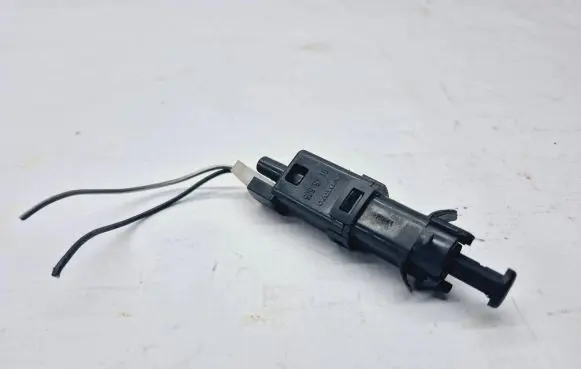 Volvo S70 V70 V70 XC Brake pedal sensor switch 9146505