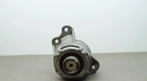 Mercedes-Benz C W205 Engine mount bracket A2052407900