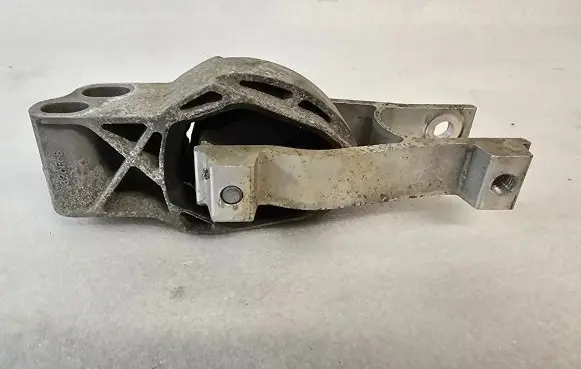 Volvo XC40 Engine mount bracket 322221C7