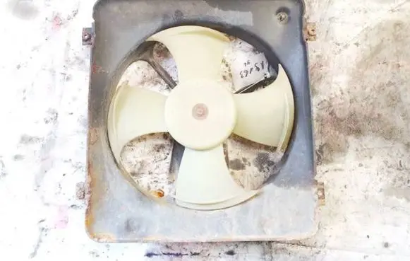 Honda HR-V Radiator cooling fan shroud
