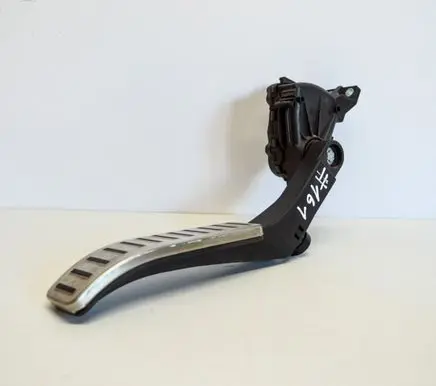 Volkswagen Touareg II Accelerator throttle pedal 7L0723507D