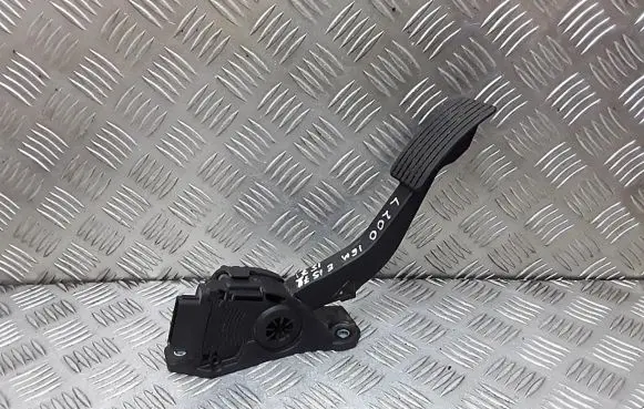 Toyota Avensis T270 Accelerator throttle pedal 1600A149