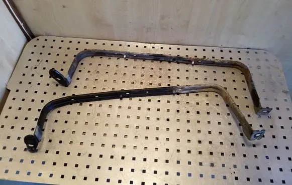 Ford Focus Fuel tank mounting bracket 