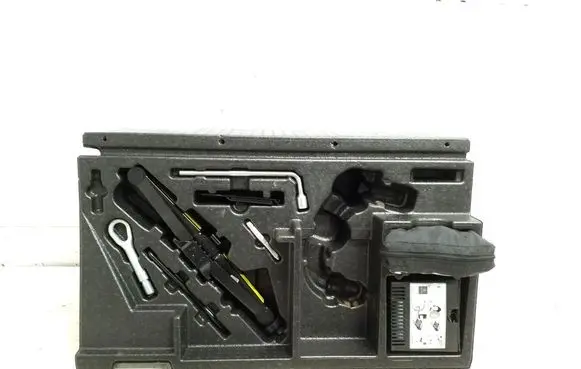 Mercedes-Benz ML W164 Tool set A1648460006