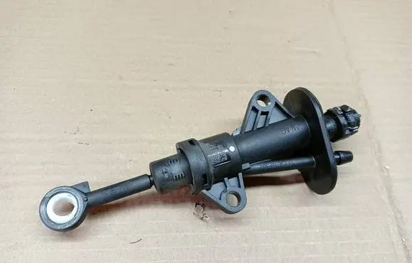 Volkswagen Golf VII Clutch master cylinder 5Q0721388G