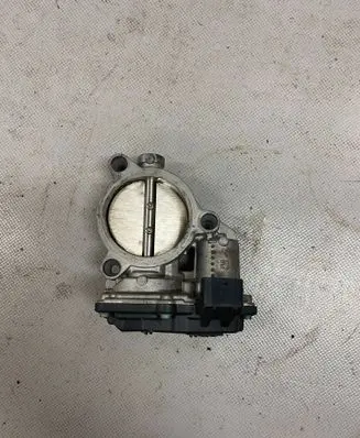 BMW 8 G15 Radiator mount bracket 7619008