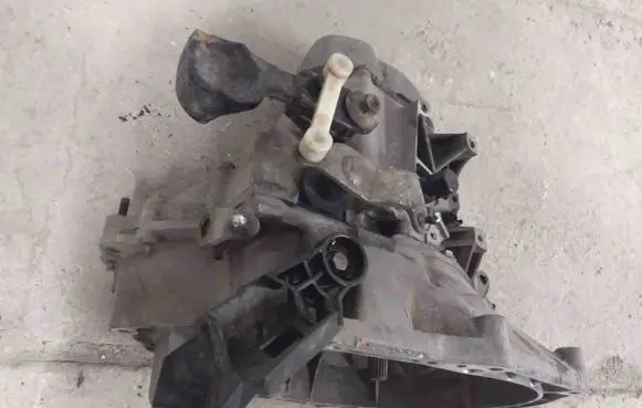 Peugeot 208 Manual 6 speed gearbox