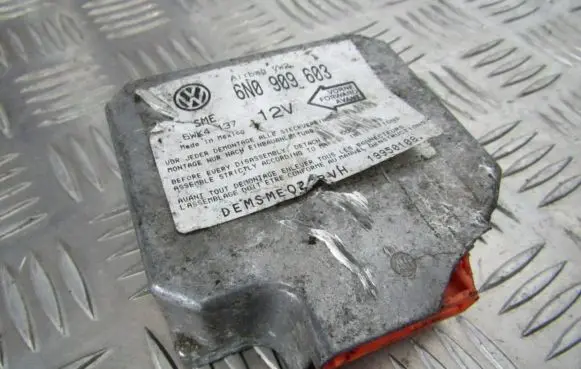 Volkswagen Golf III Airbag control unit/module 6N0909603 5WK4137