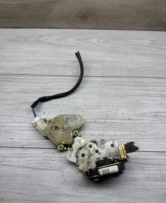 Nissan Terrano Tailgate/trunk/boot lock/catch/latch 89A520
