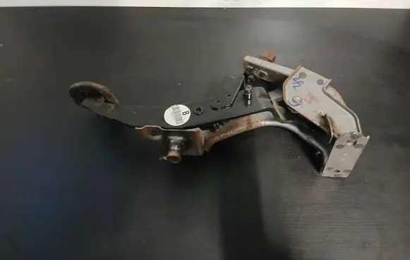 Nissan Qashqai Clutch pedal E001050X11
