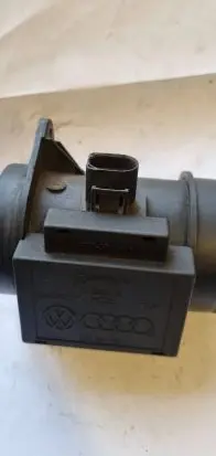Volkswagen Golf III Mass air flow meter 074906461 1822101