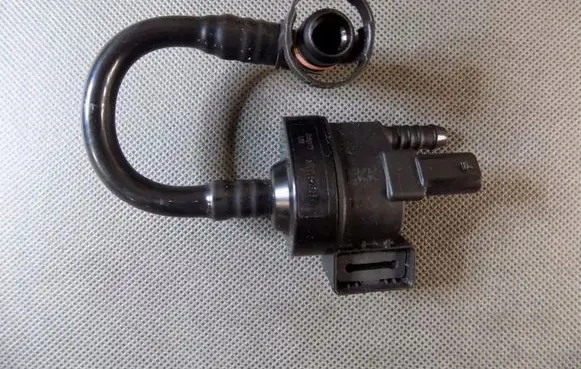 Audi Q7 4M Turbo solenoid valve 06M906517S