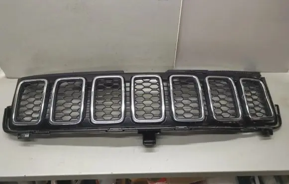 Jeep Grand Cherokee Front bumper upper radiator grill 68258419AC