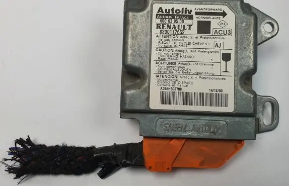 Renault Scenic I Airbag control unit/module 8200117652