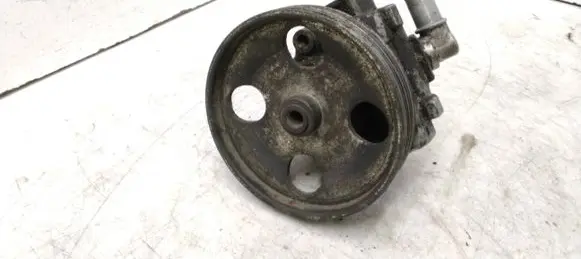 Peugeot 807 Power steering pump 9647983580