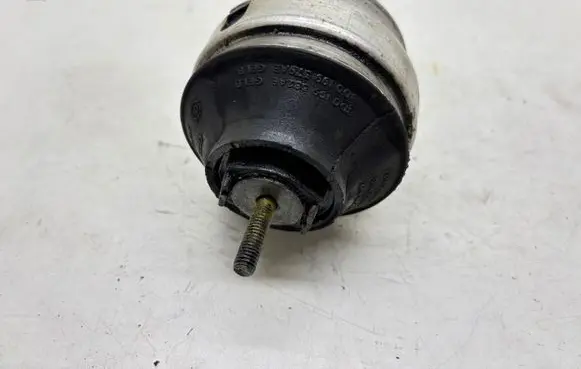 Engine mount bracket