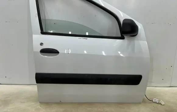 Dacia Logan I Front door
