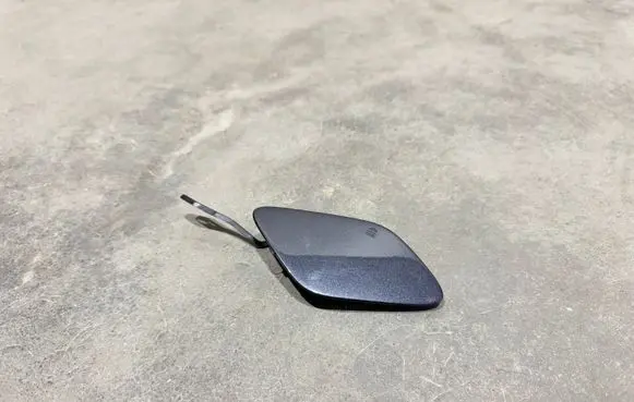 Mercedes-Benz E W212 Front tow hook cap/cover A2128850526
