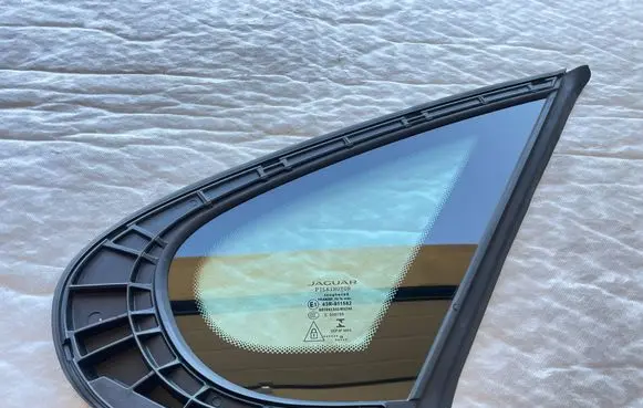 Jaguar XE Rear vent window glass 43R011582BLCP 43R011582 DOT682AS2M3240
