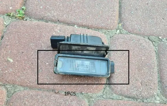 Volkswagen Golf VII Number plate light 1K8943021