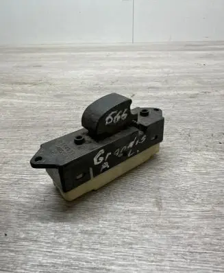 Mitsubishi Grandis Electric window control switch 514933