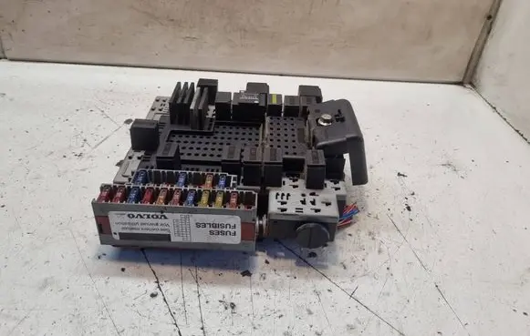 Volvo V70 Fuse box set 8645729 8676286 01W401