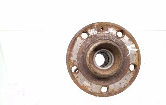 Volkswagen PASSAT B6 Front wheel hub
