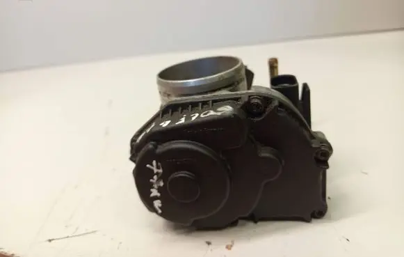 Volkswagen Golf IV Throttle valve