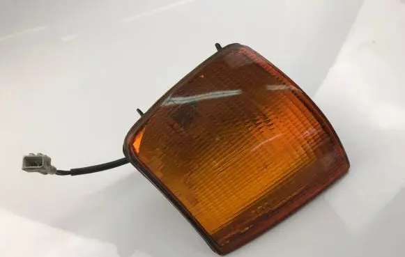 Volkswagen PASSAT B3 Front fender indicator light 357953049