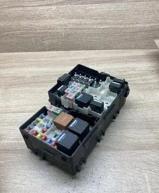 Volvo V50 Fuse module 8688040 518818000