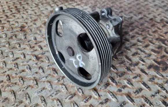 Ford Fiesta Power steering pump 2S6C3A696DC
