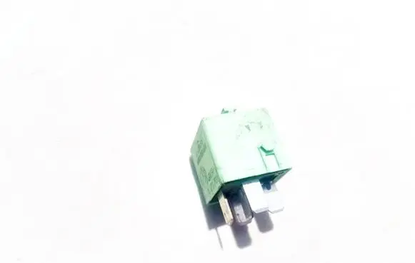 BMW 5 E39 Other relay 61368373700 v23134-k59-x312