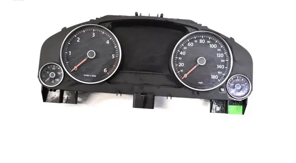 Volkswagen Touareg II Speedometer (instrument cluster) 7P6920981