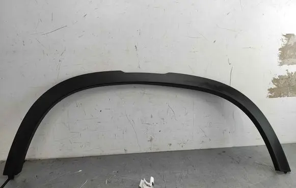 Land Rover Defender Front arch trim LR147922 LR130582